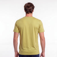 Camiseta Casual Malha Gola V – Mostarda