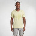 Camiseta Gola V Folhas Bordado