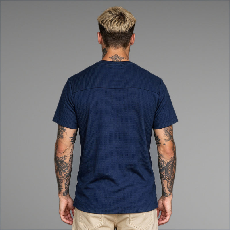 Camiseta Gola Triangulo e Decote Trabalhado Malha – Azul Marinho