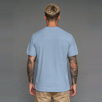 Camiseta Decote Trabalhado KNK – Azul Claro