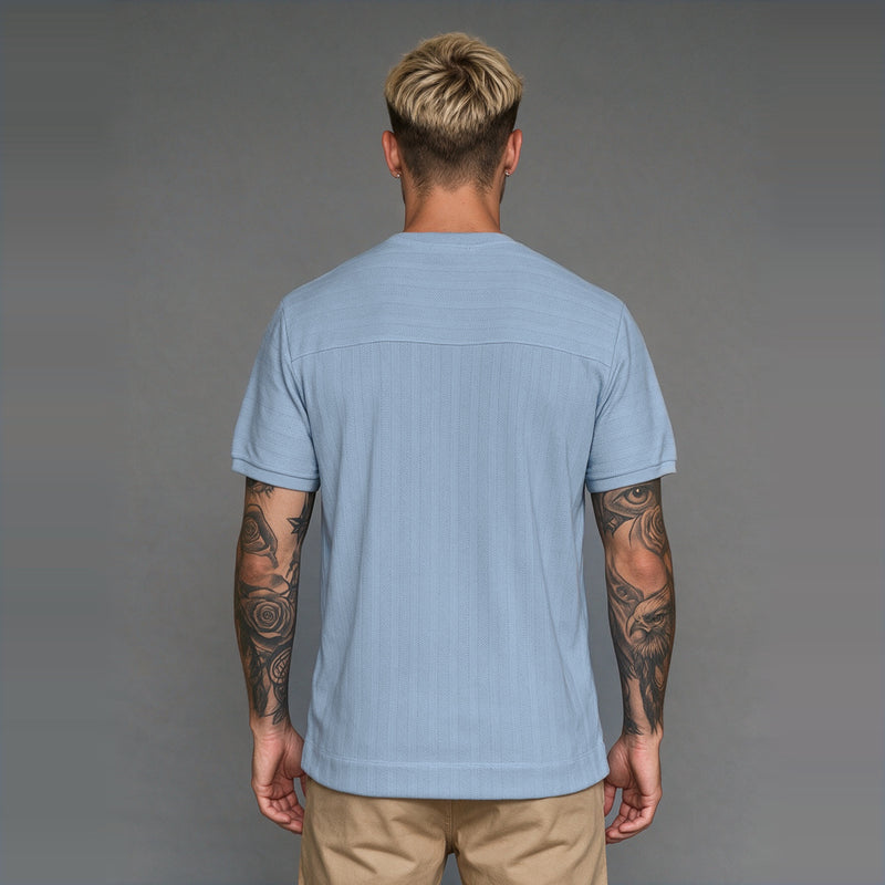 Camiseta Decote Trabalhado KNK – Azul Claro