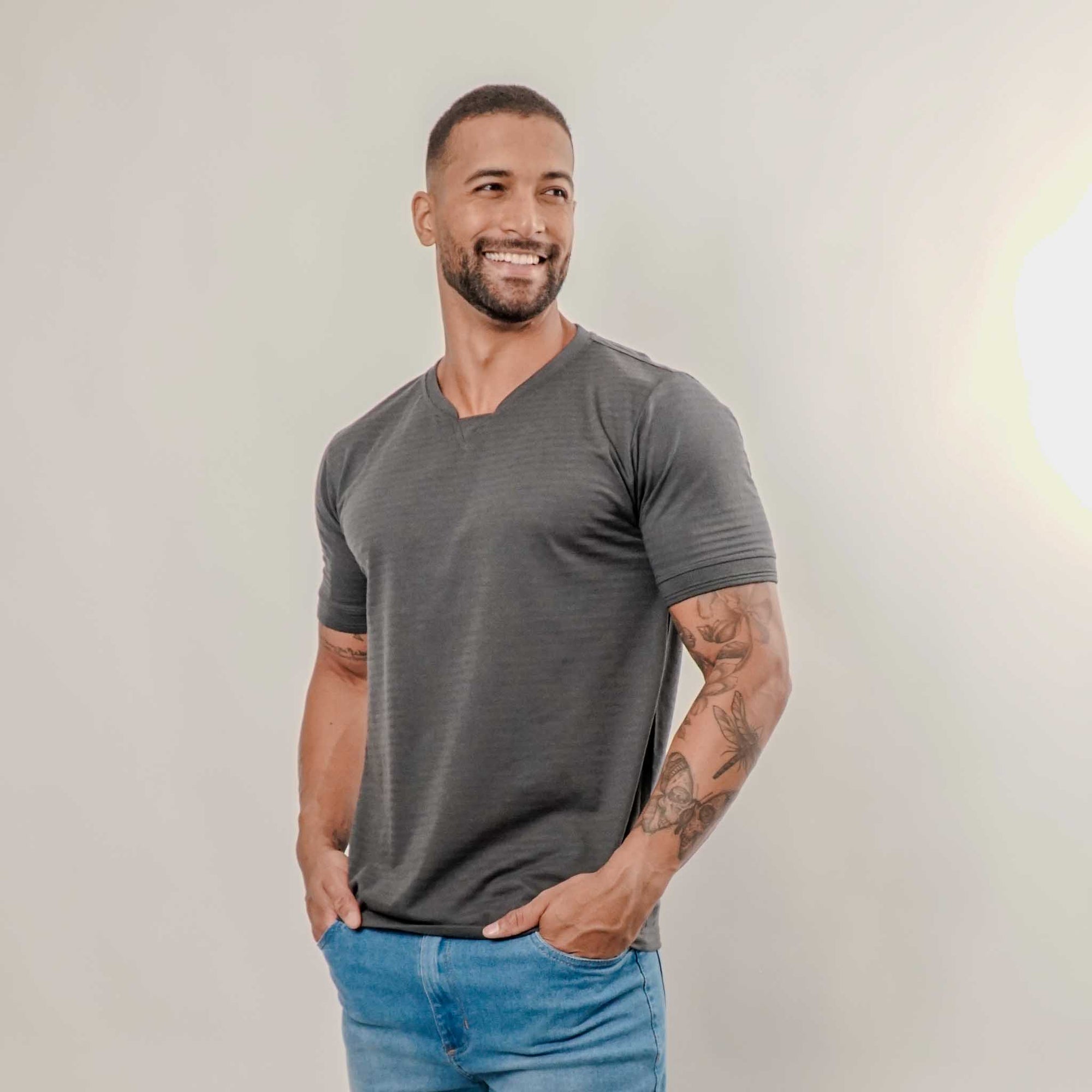 Camiseta de Malha com Gola Gota
