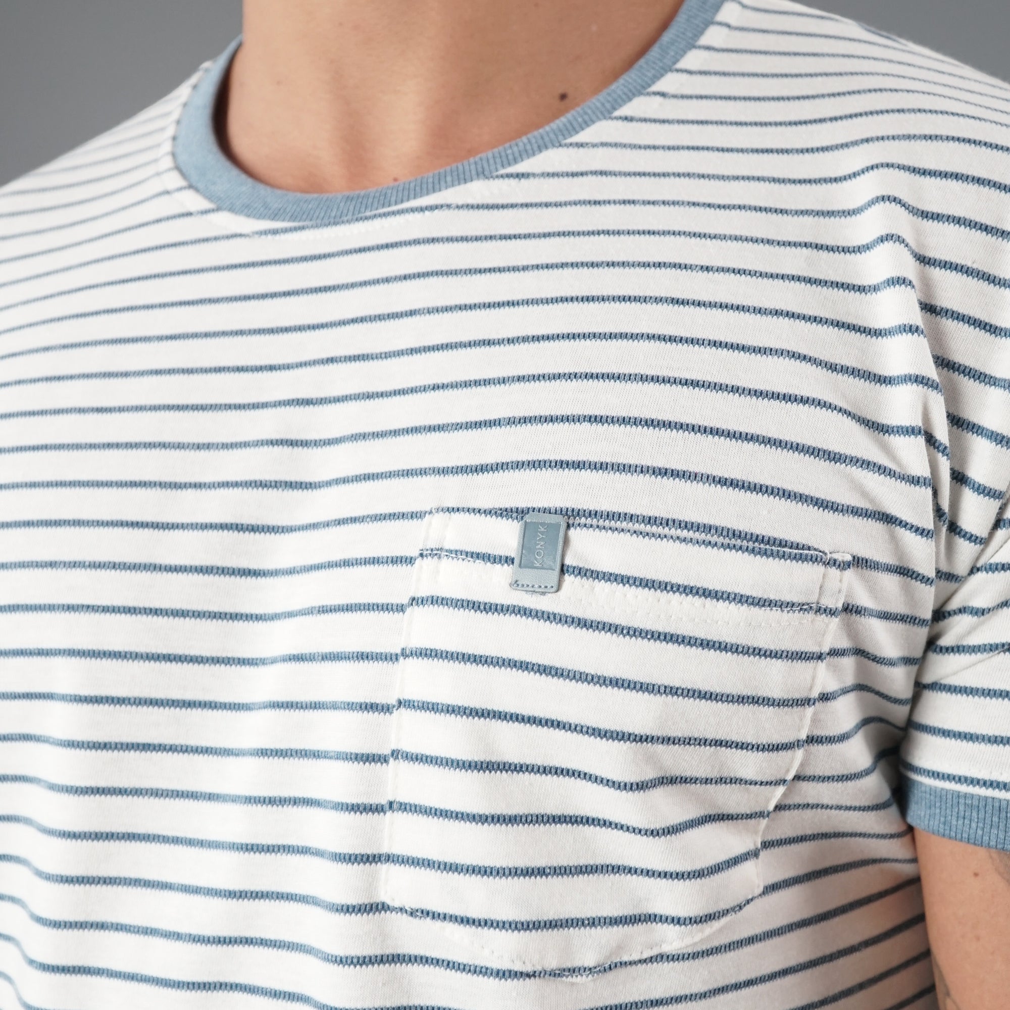 Camisa Casual com Bolso Listras