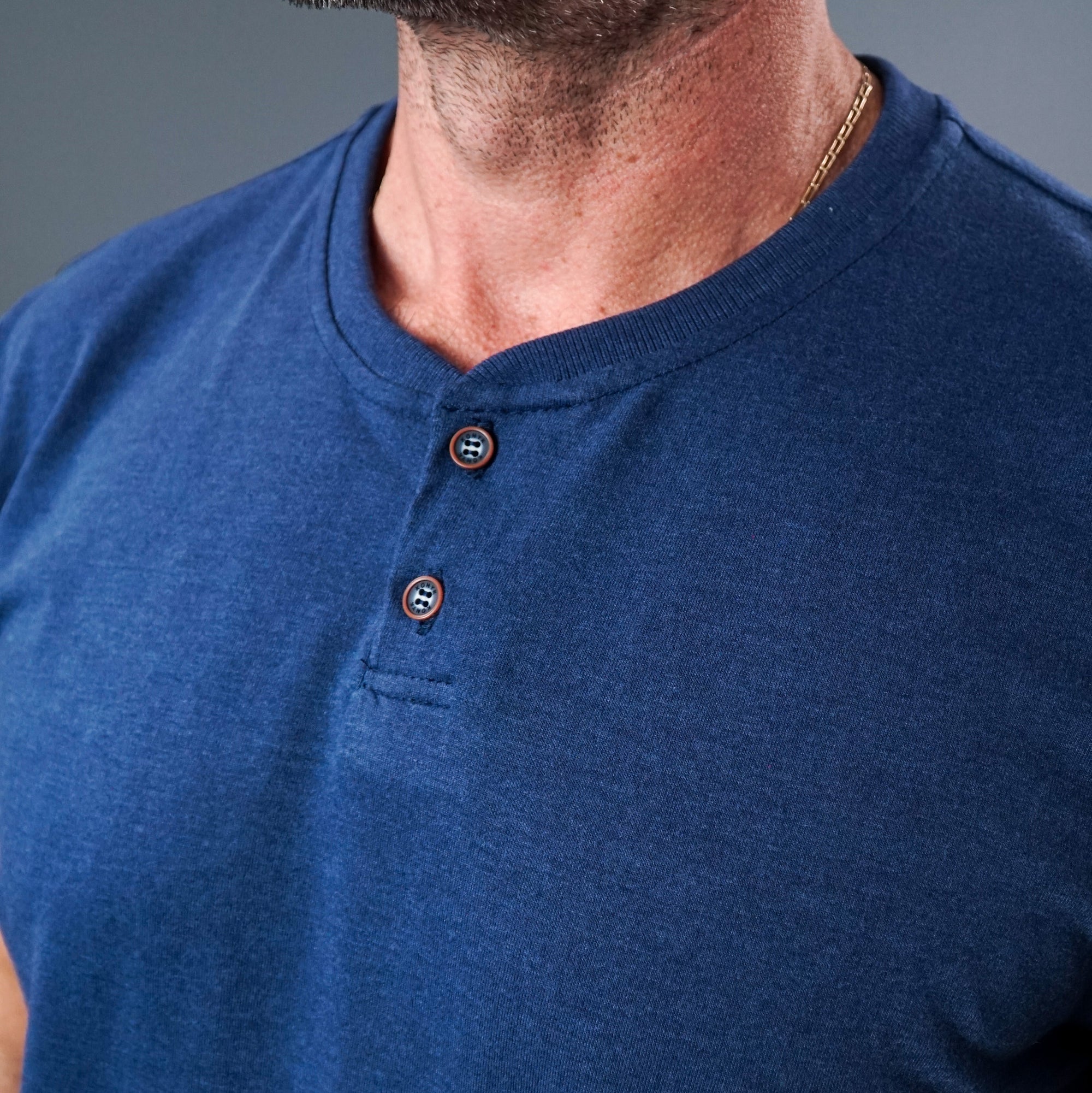 Camiseta Masculina Casual com 2 Botões KNK