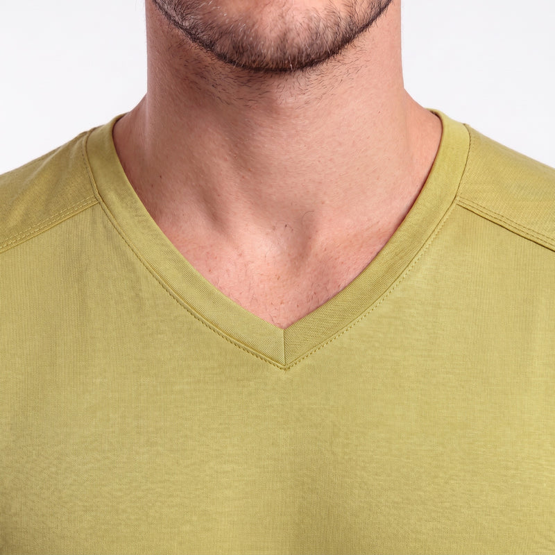 Camiseta Casual Malha Gola V