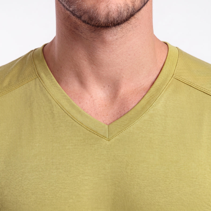 Camiseta Casual Malha Gola V