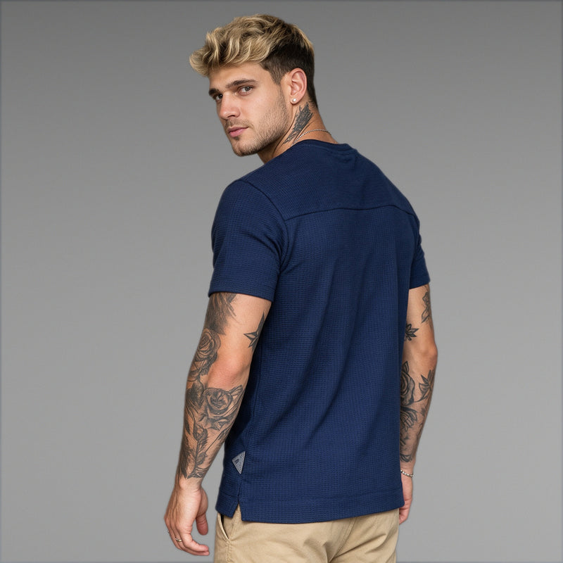 Camiseta Gola Triangulo e Decote Trabalhado Malha – Azul Marinho