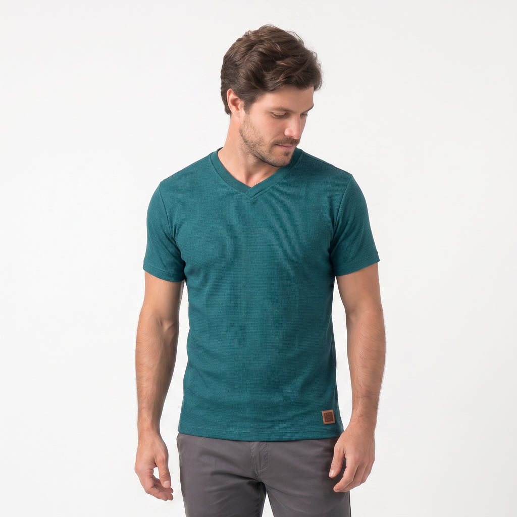 Camiseta Texturizada com Gola V Transpassada