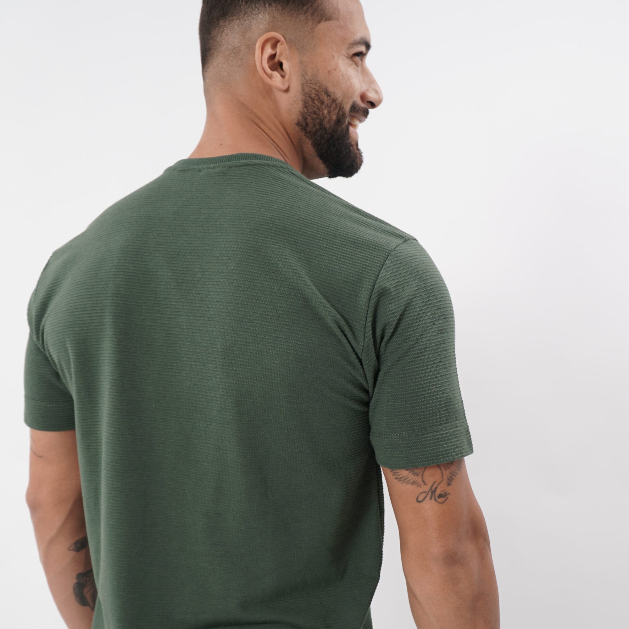 Camiseta Malha Gola Gota