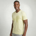 Camiseta Gola V Folhas Bordado
