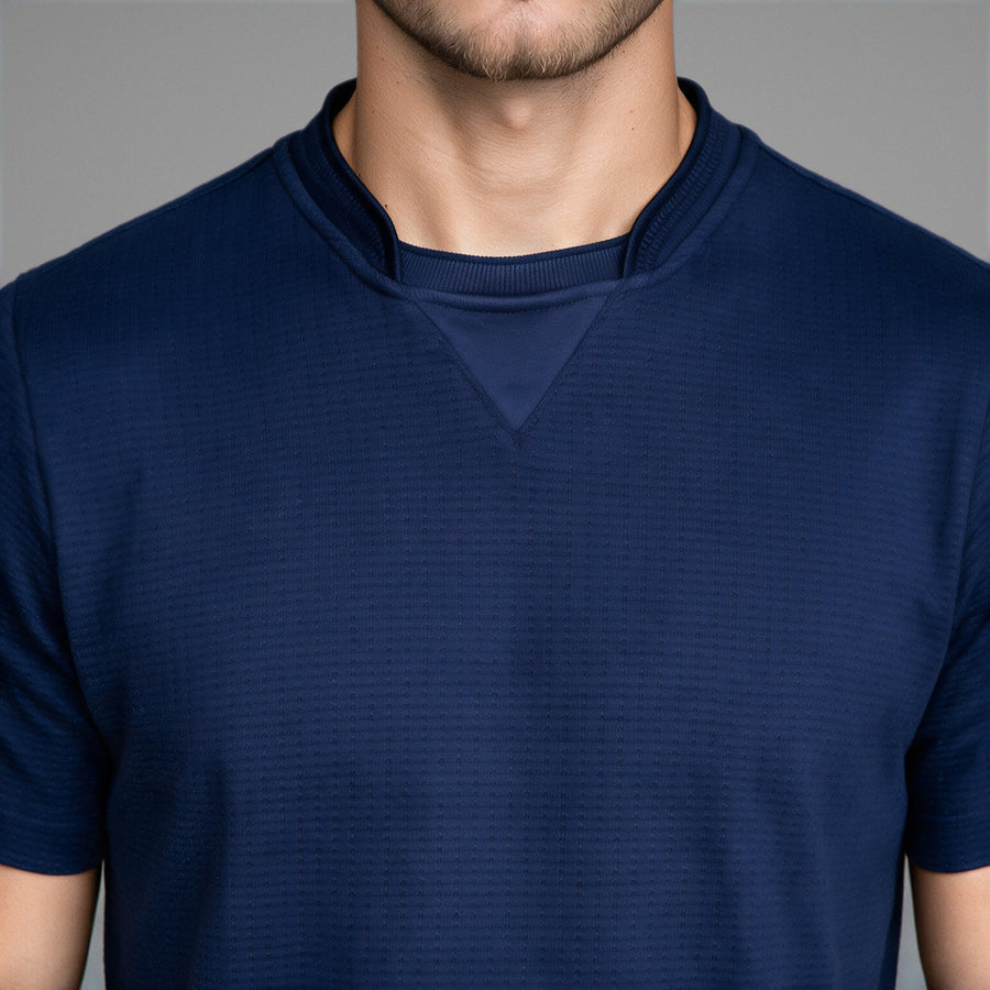Camiseta Gola Triangulo e Decote Trabalhado Malha – Azul Marinho