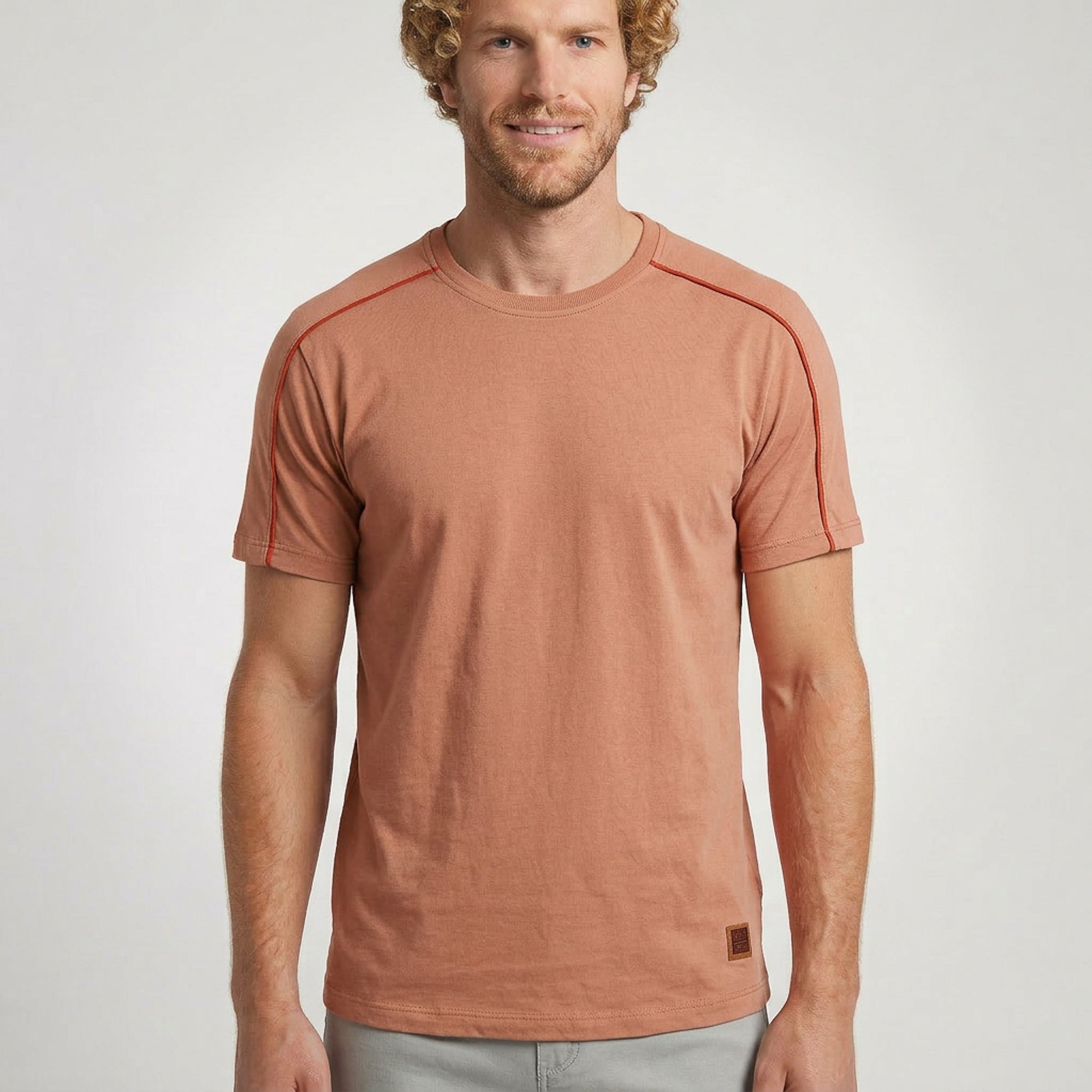 Camiseta Casual com Recortes nos Ombros