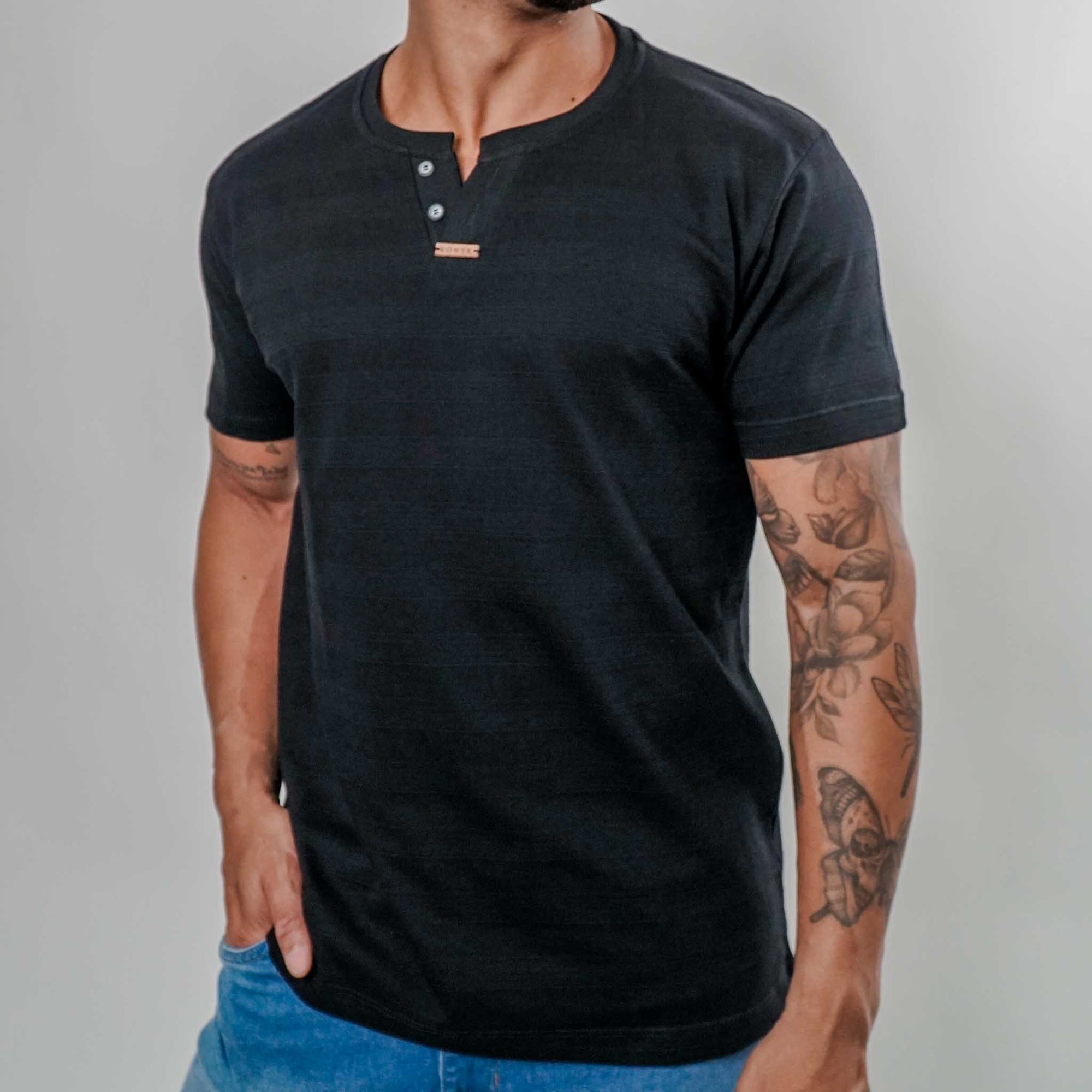 Camiseta de Algodão com Gola Transpassada