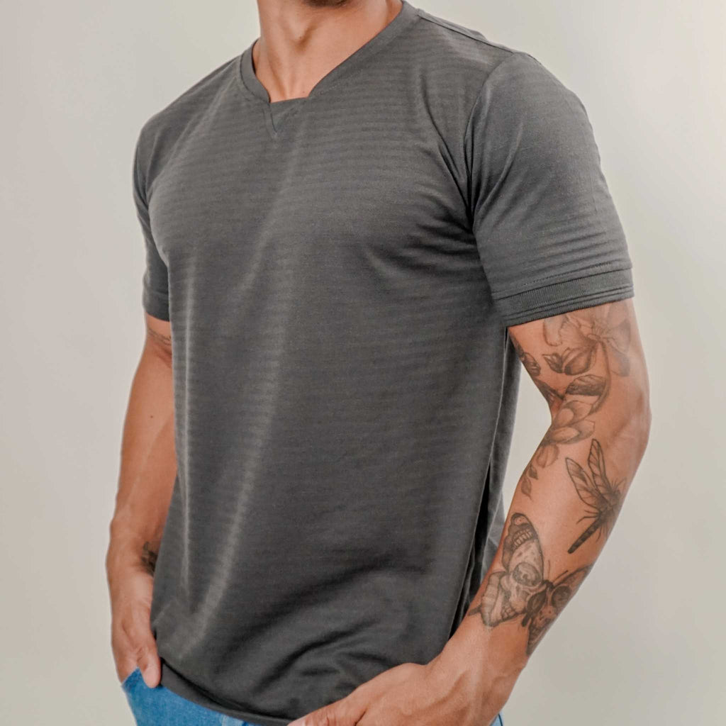 Camiseta de Malha com Gola Gota