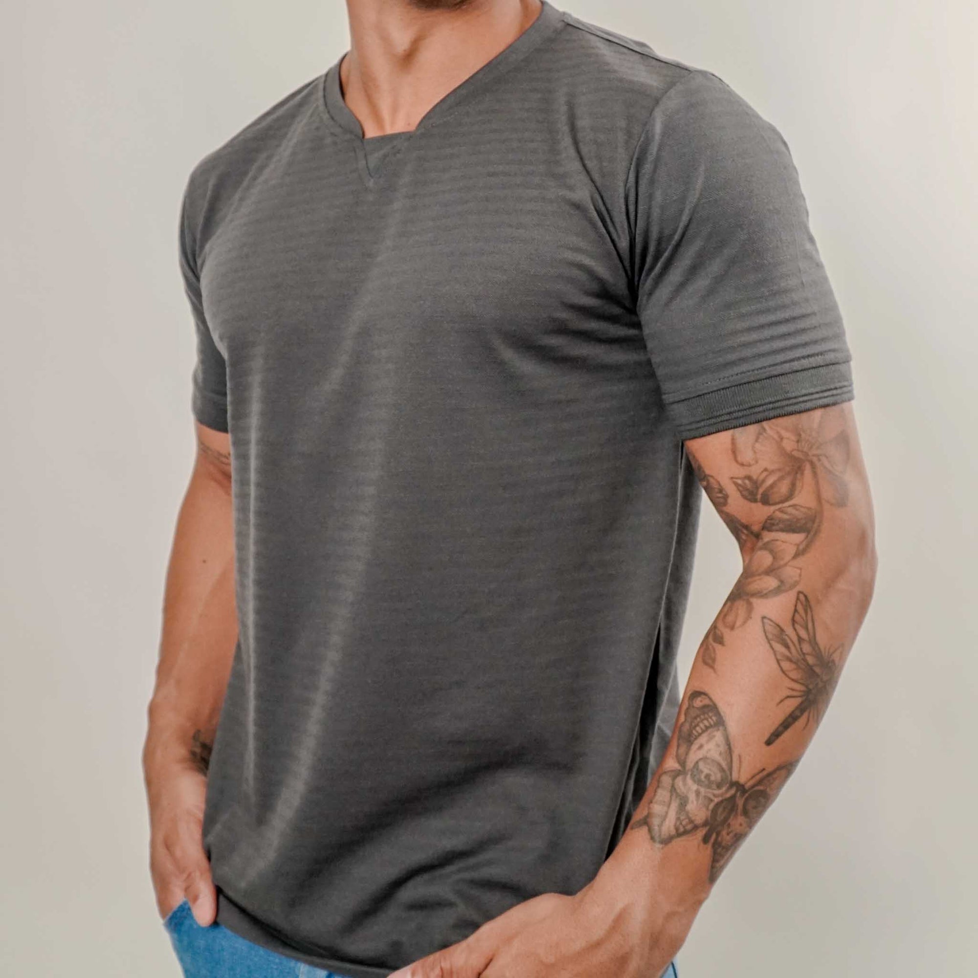Camiseta de Malha com Gola Gota