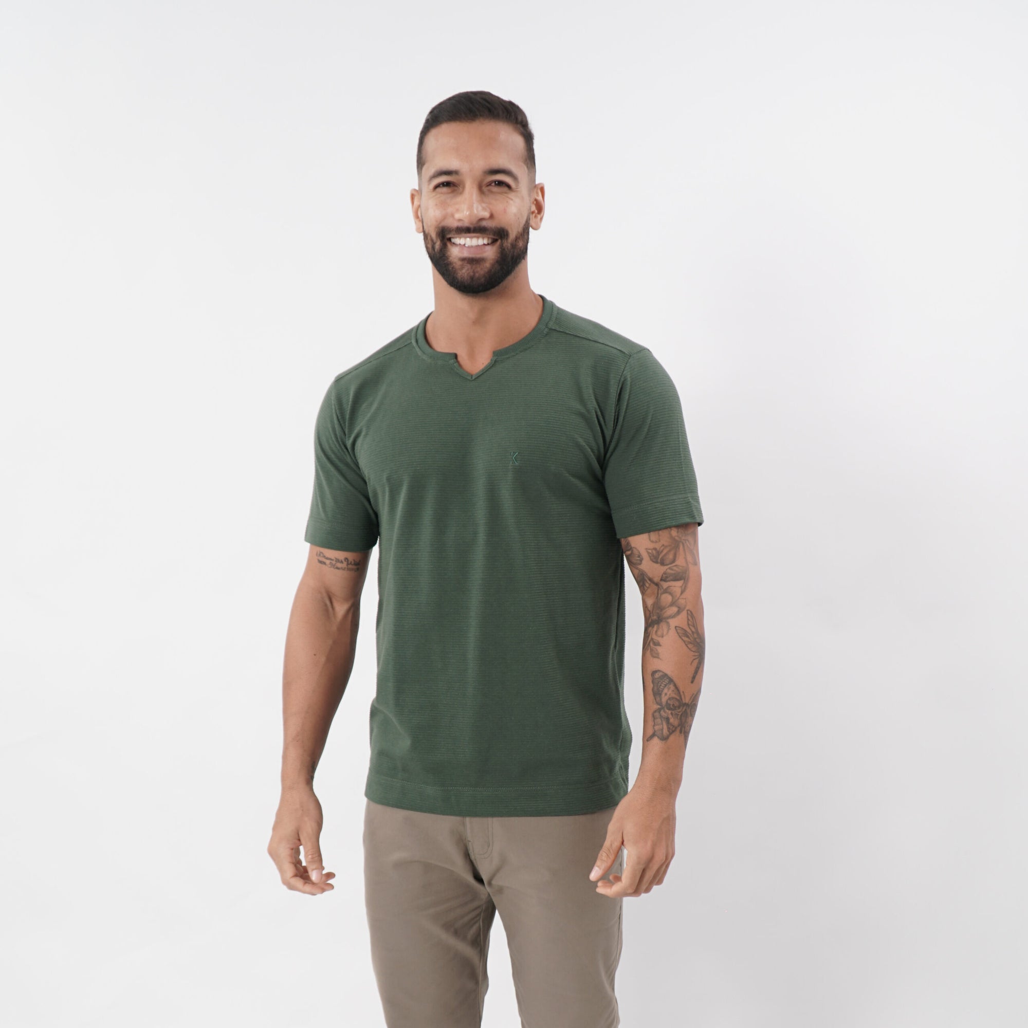 Camiseta Malha Gola Gota
