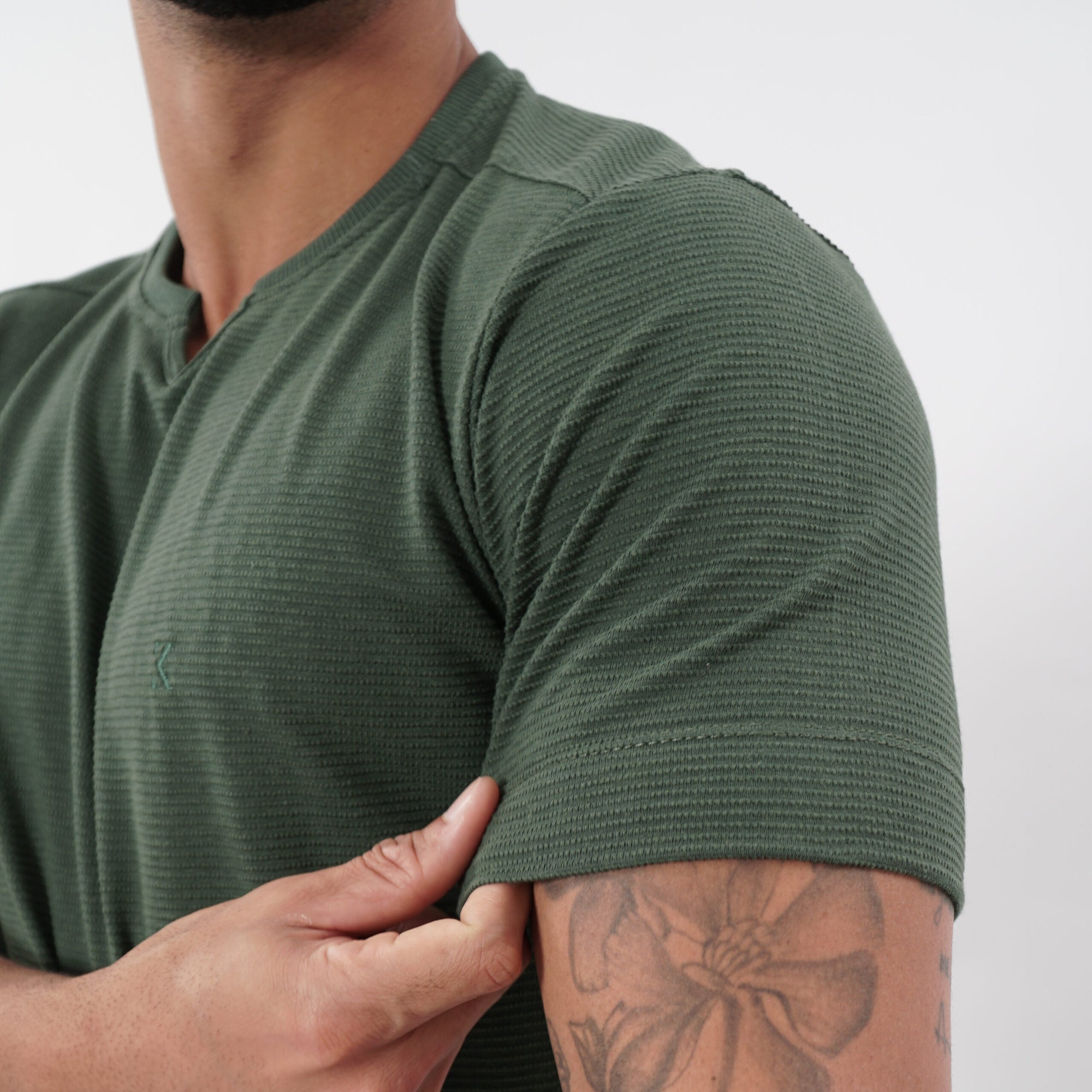 Camiseta Malha Gola Gota