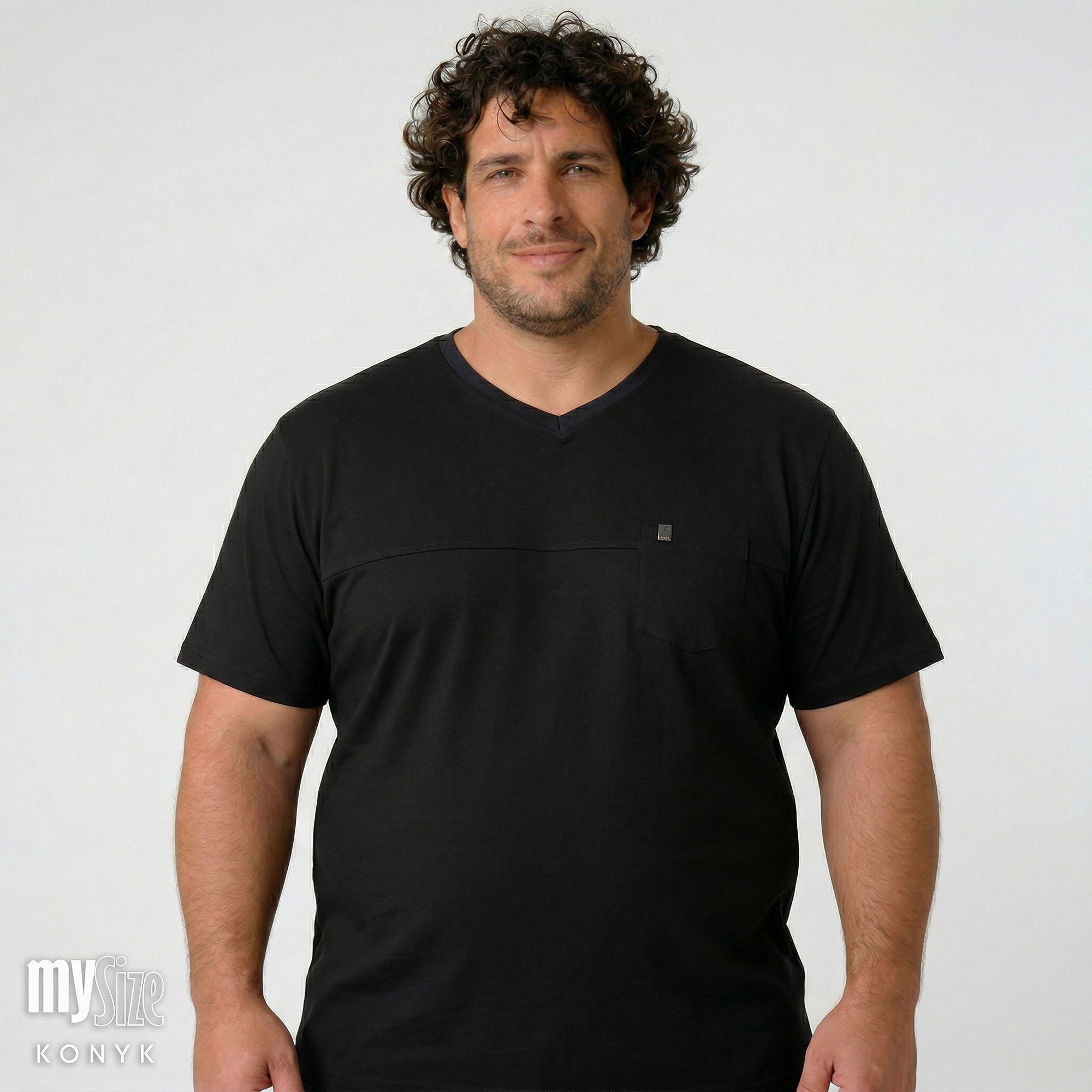 Camiseta Casual com Recorte e Bolso My Size