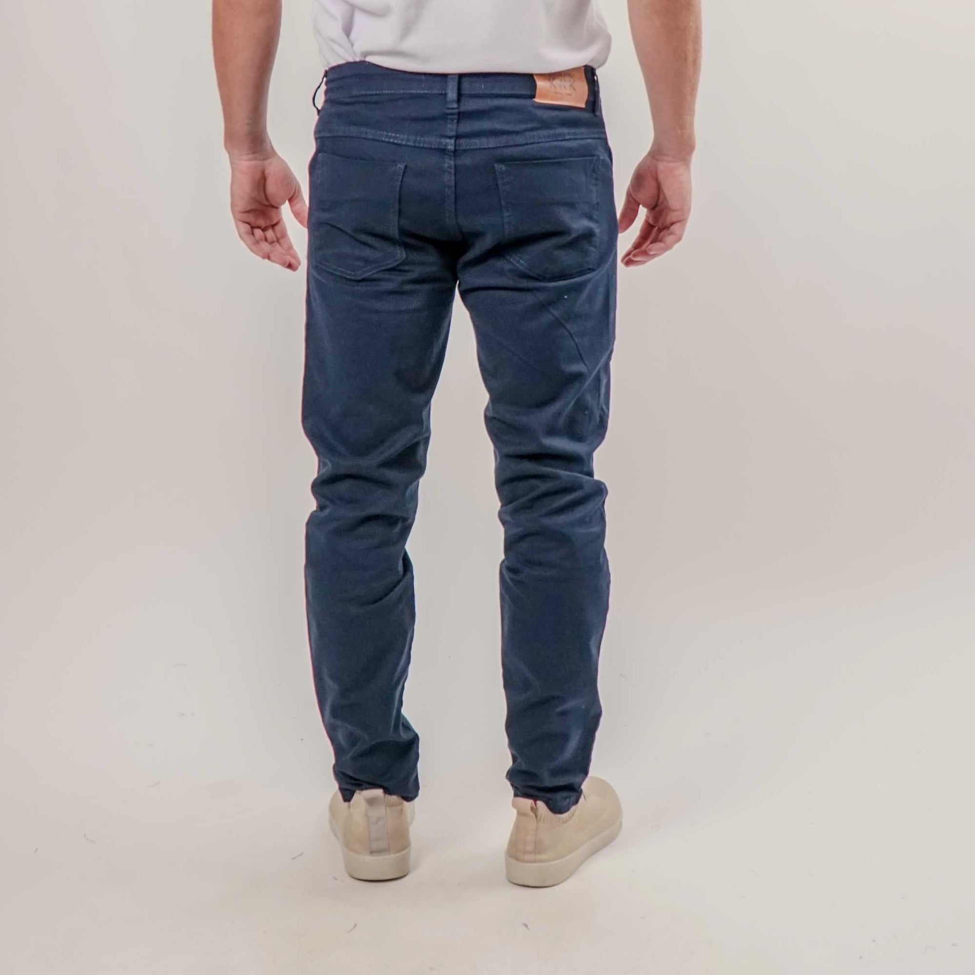Calça Brim com Stretch e Bolso Chapado KNK