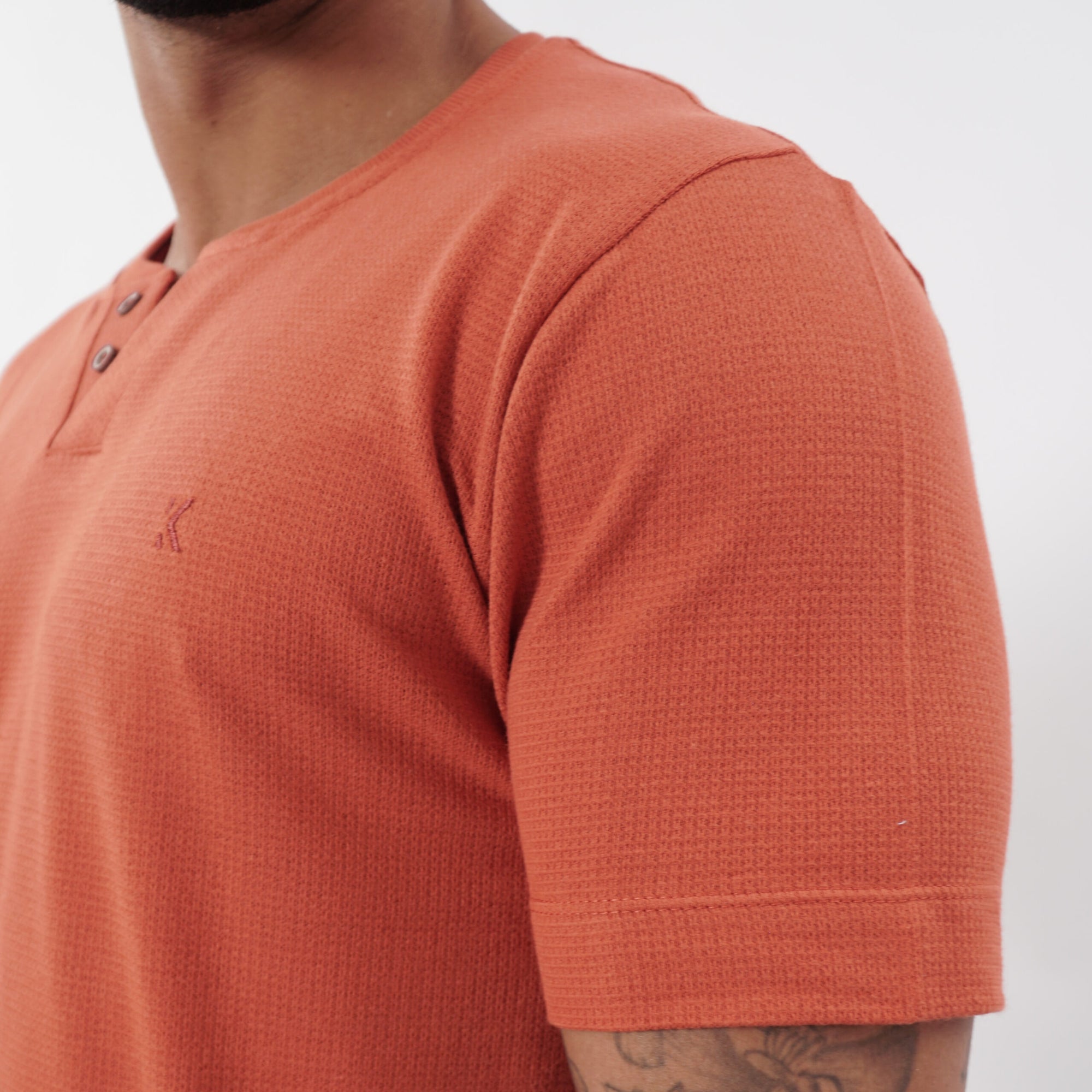 Camiseta Gola Patô Transpassado com 2 Botões