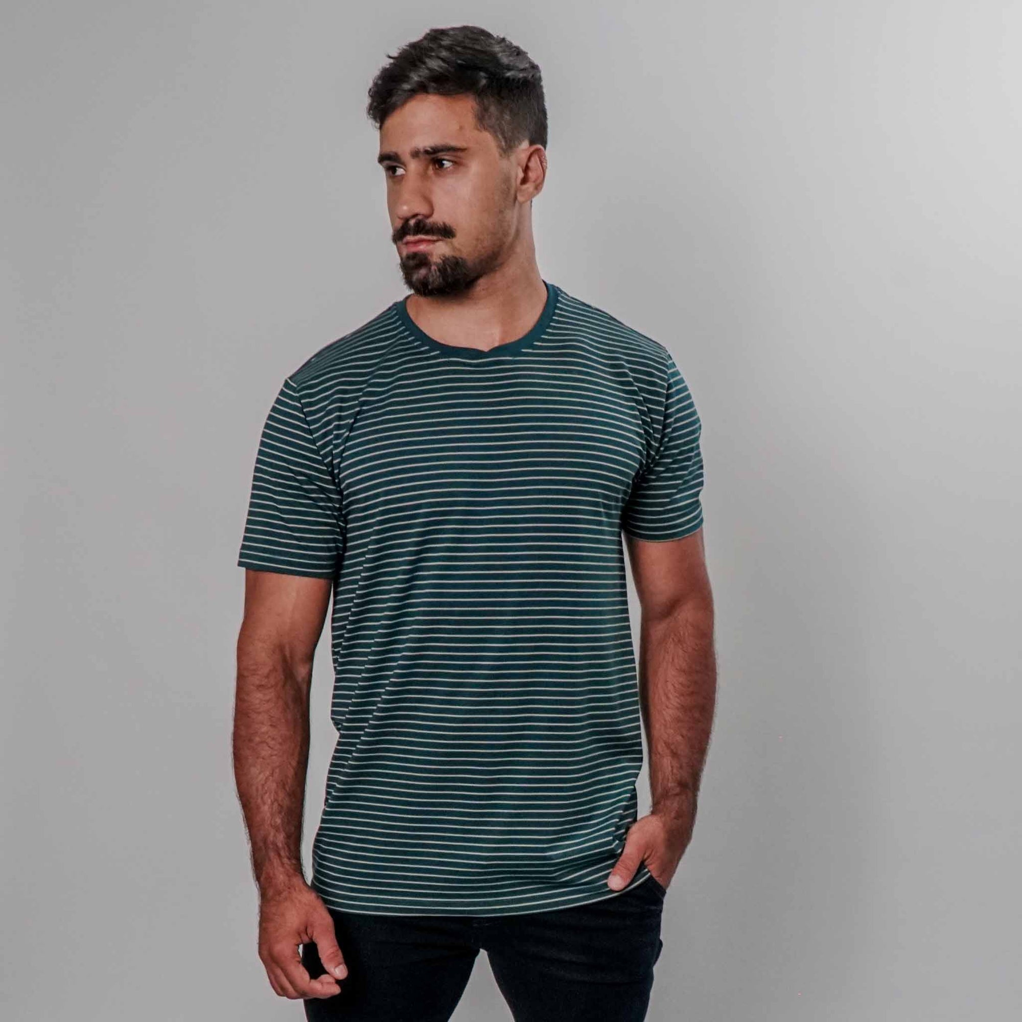 Camiseta Listrada com Gola Diferenciada KNK