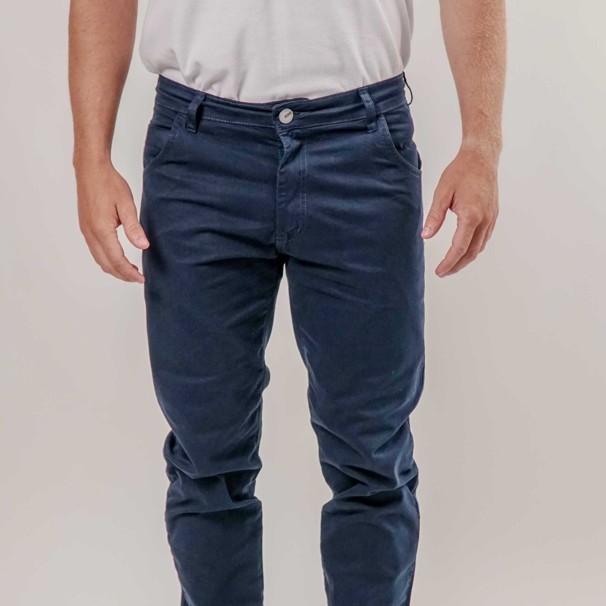Calça Brim com Stretch e Bolso Chapado KNK