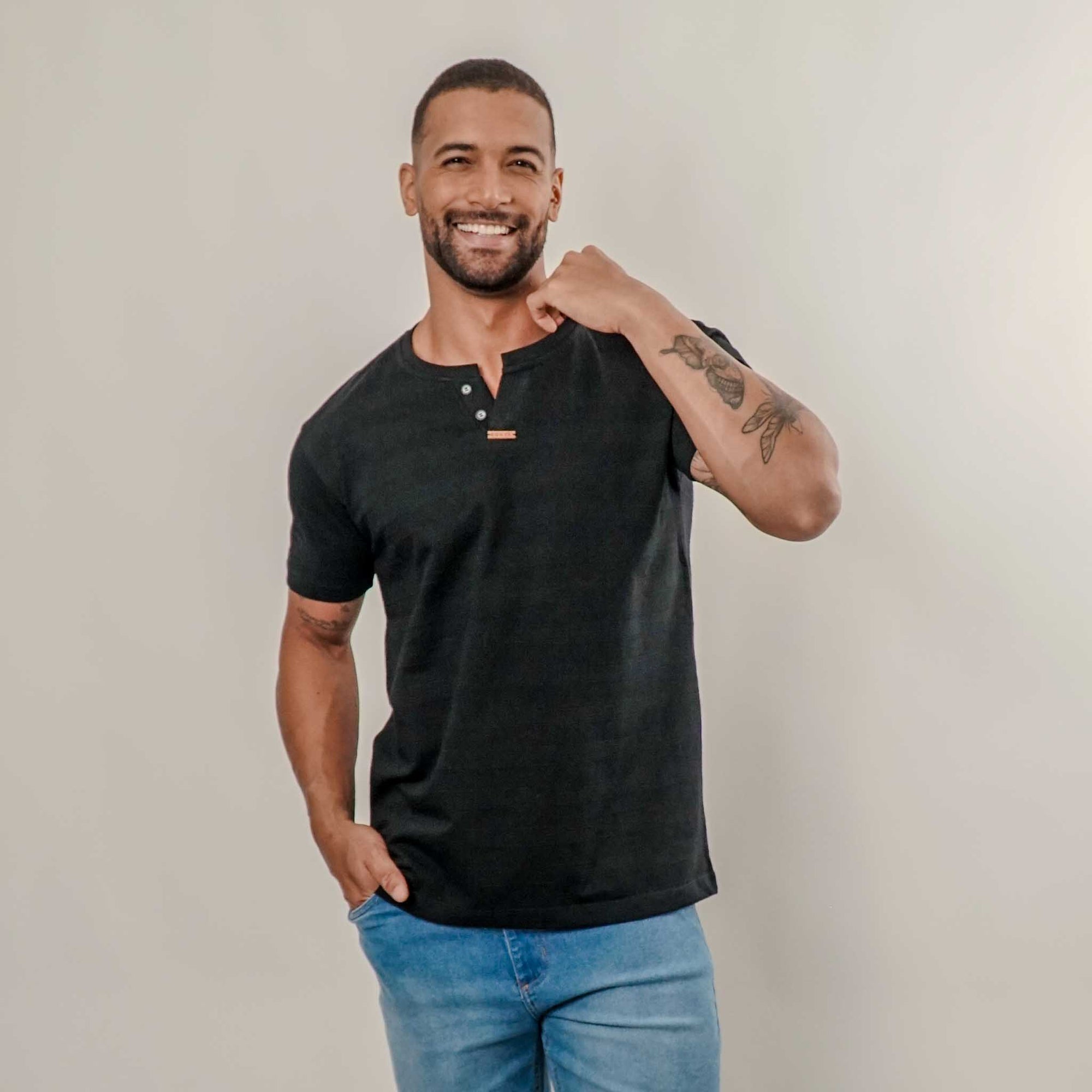 Camiseta de Algodão com Gola Transpassada