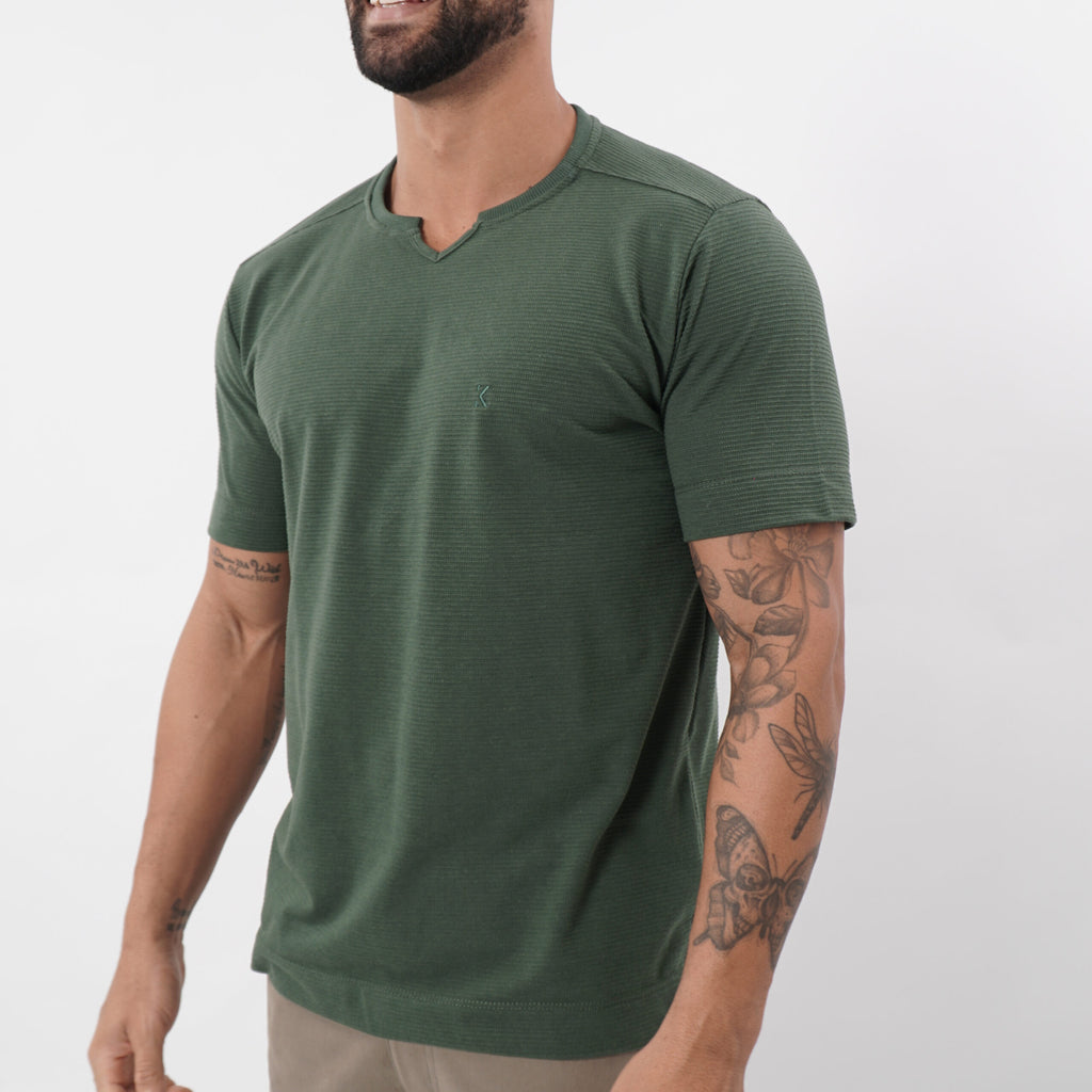 Camiseta Malha Gola Gota