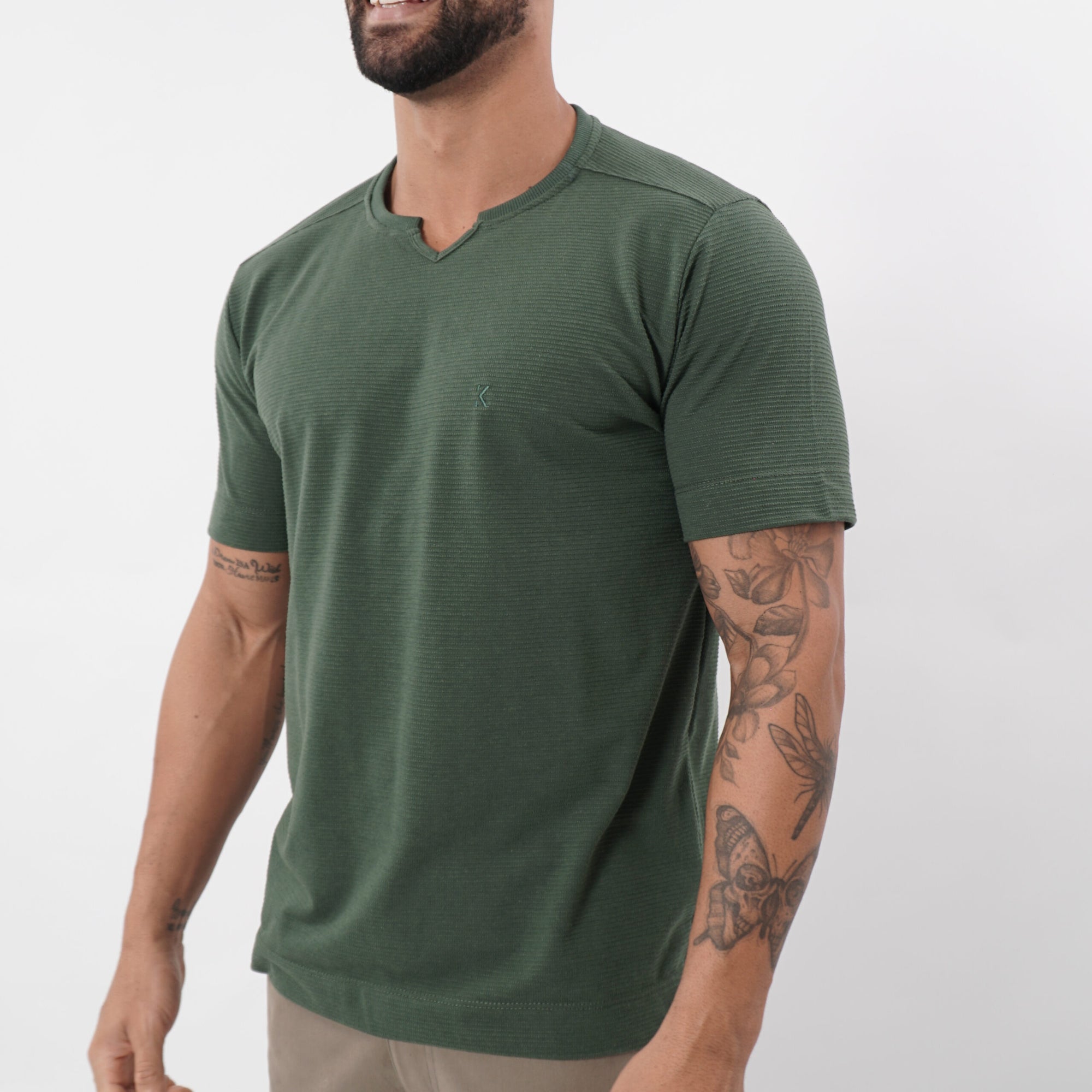 Camiseta Malha Gola Gota
