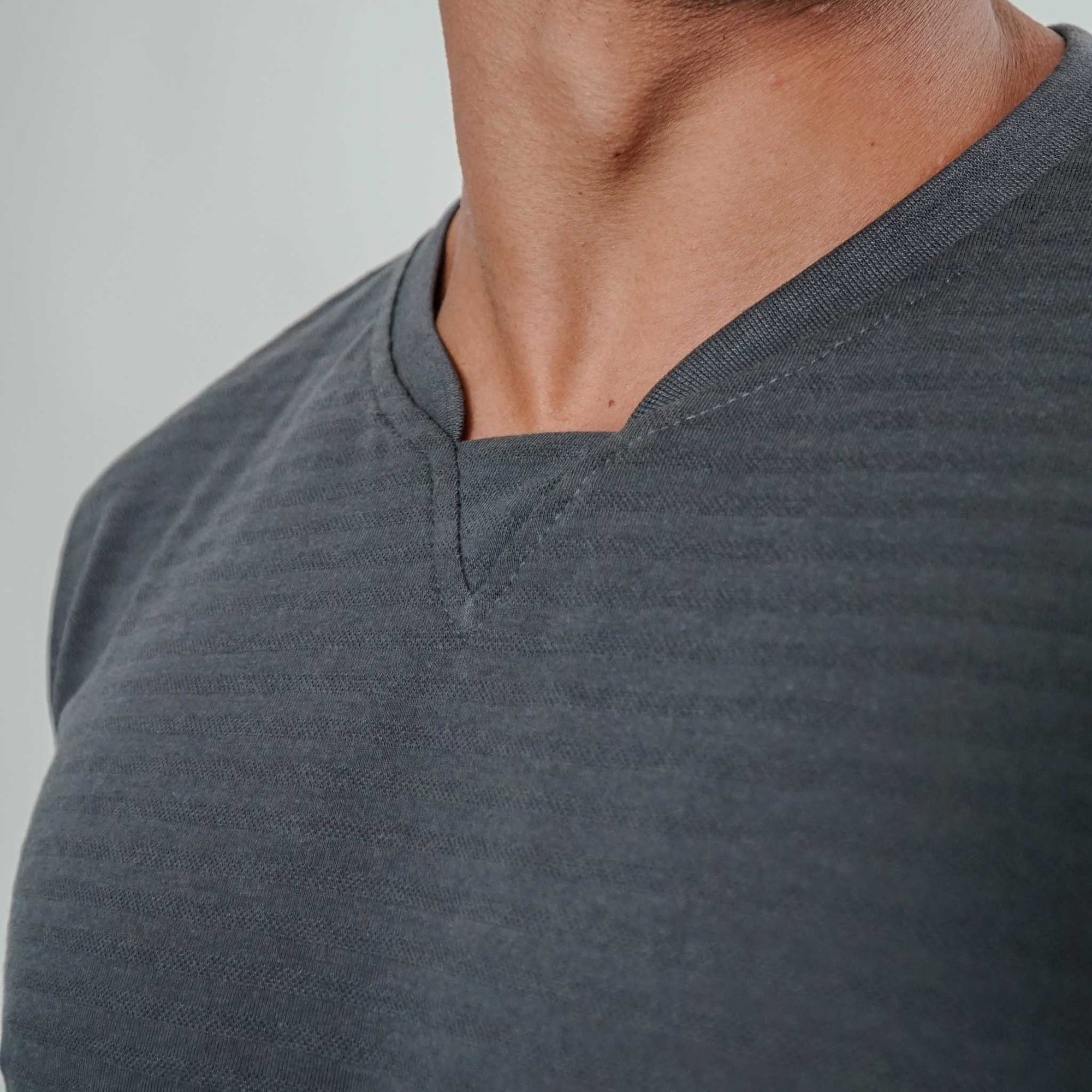 Camiseta de Malha com Gola Gota