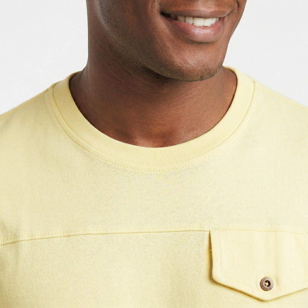 Camiseta Casual com Recorte e Lapela