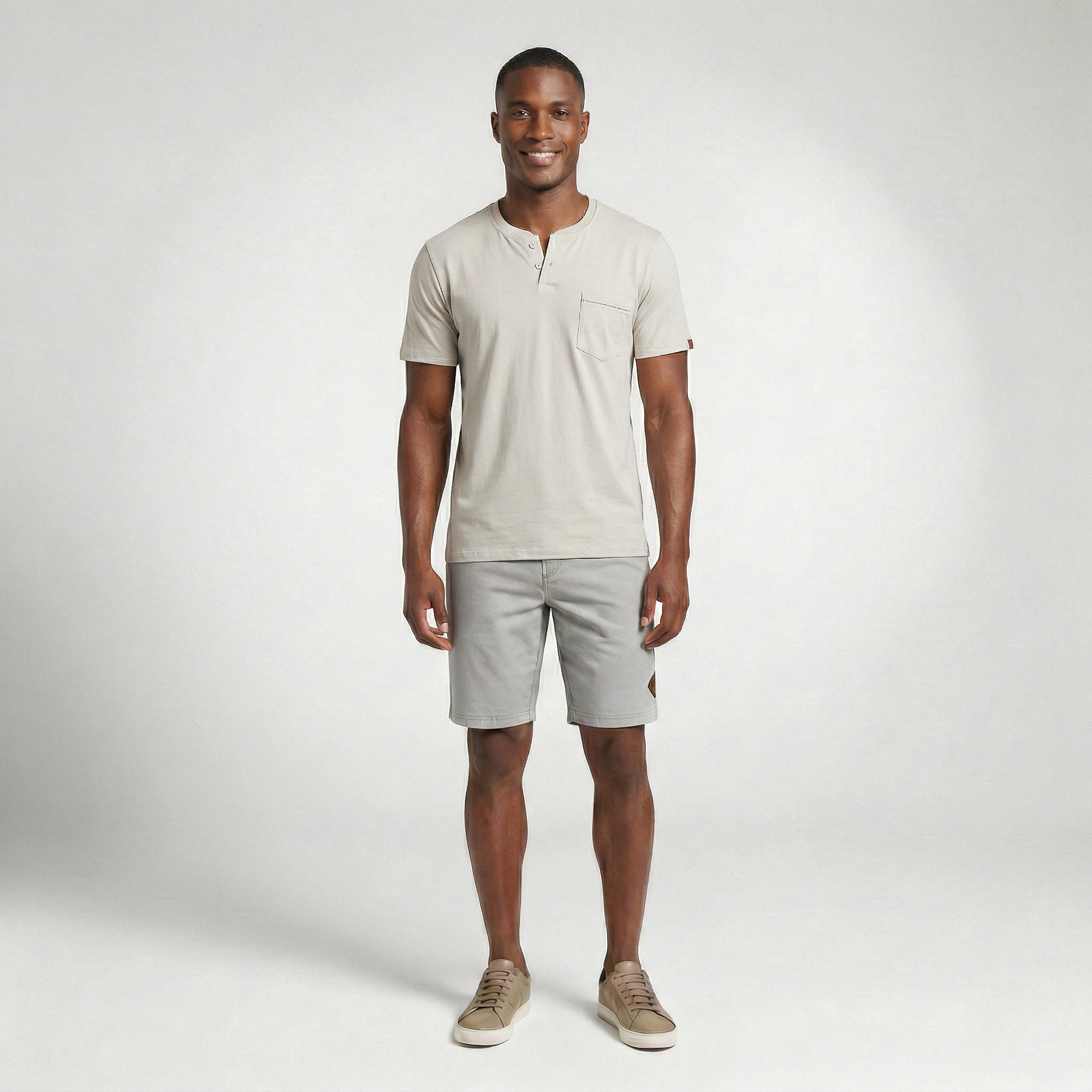 Camiseta com Gola Transpassada e Bolso