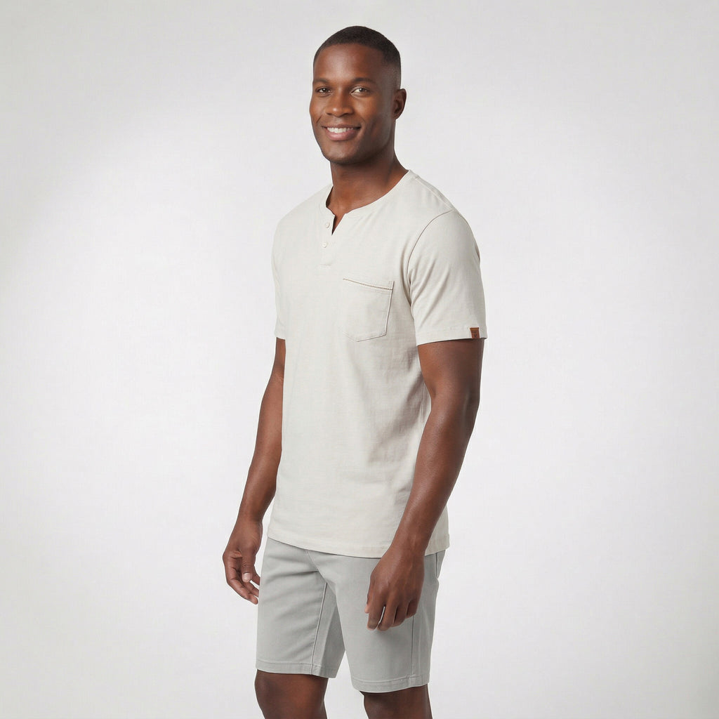Camiseta com Gola Transpassada e Bolso