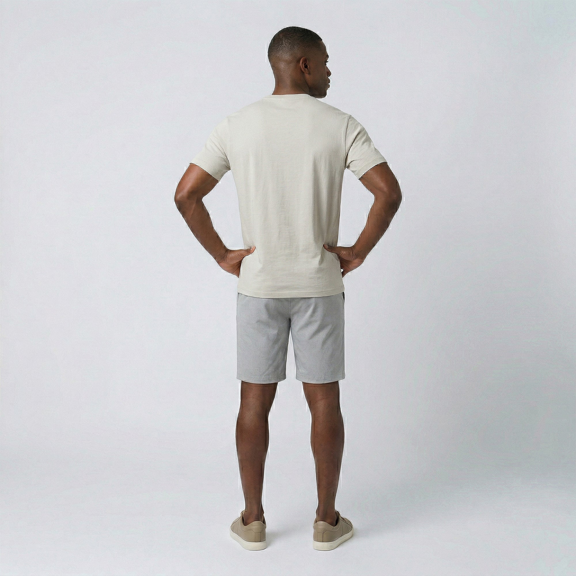 Camiseta com Gola Transpassada e Bolso