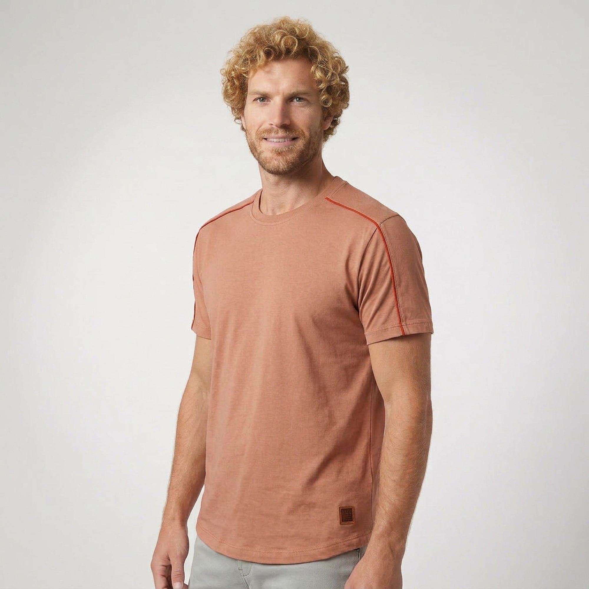 Camiseta Casual com Recortes nos Ombros