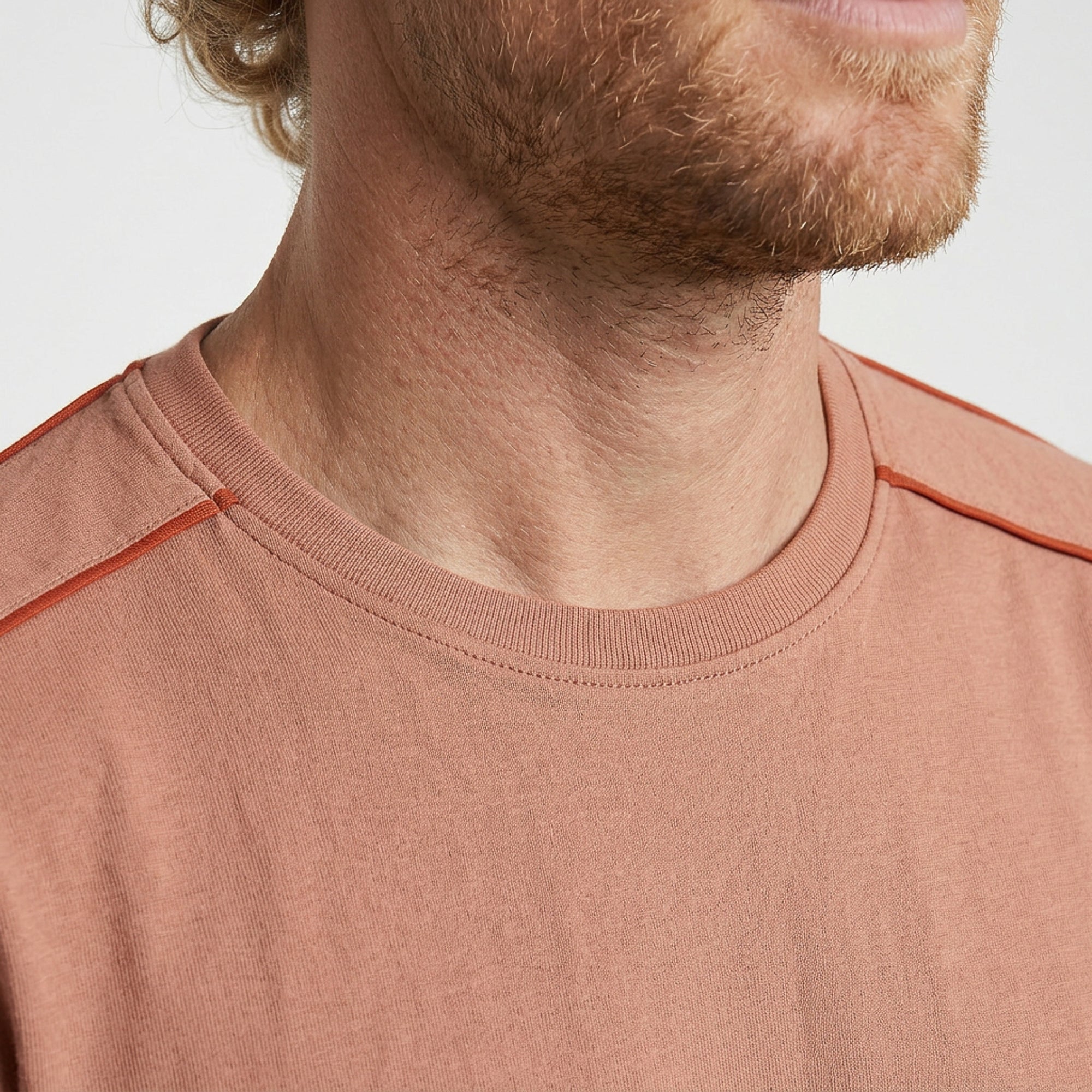Camiseta Casual com Recortes nos Ombros
