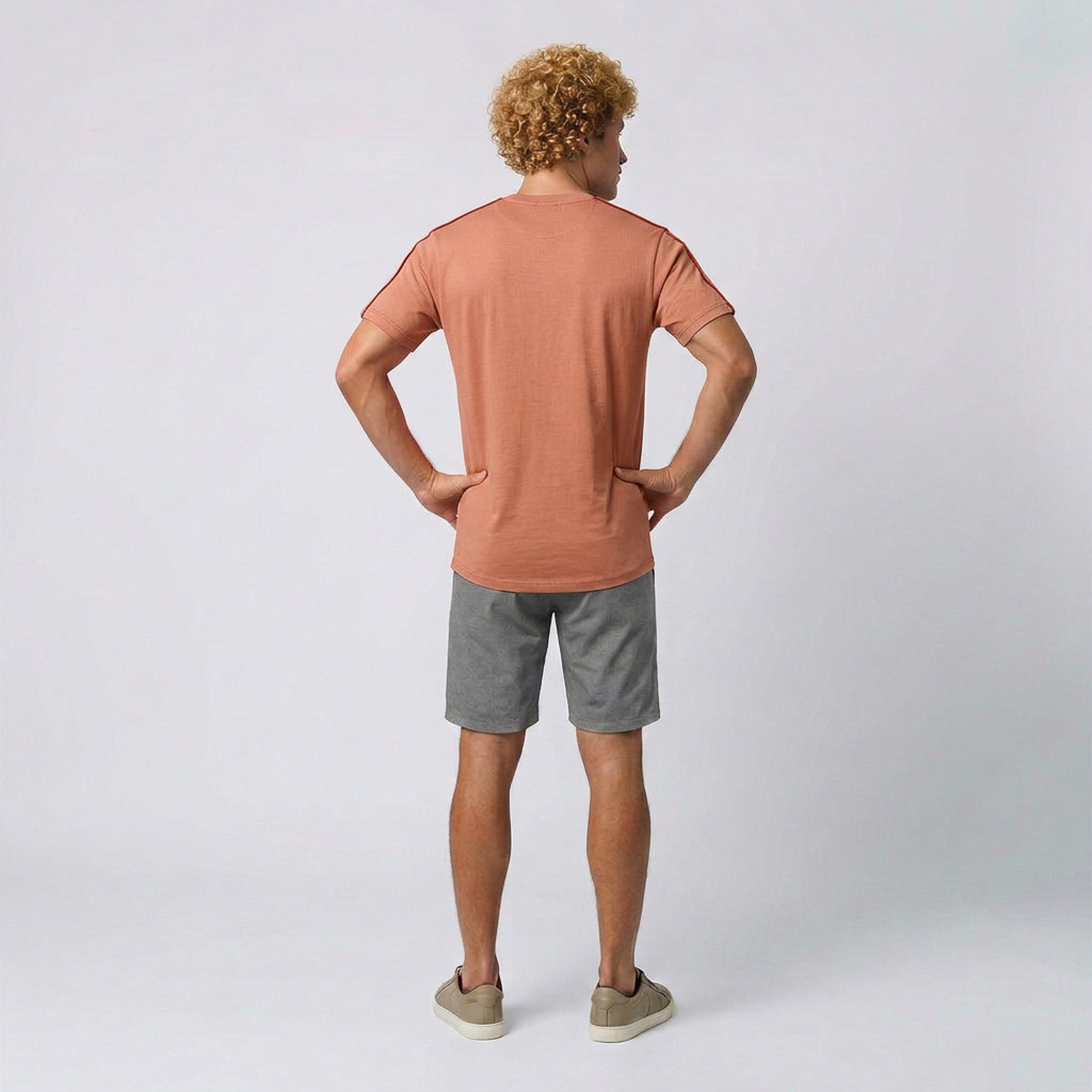 Camiseta Casual com Recortes nos Ombros