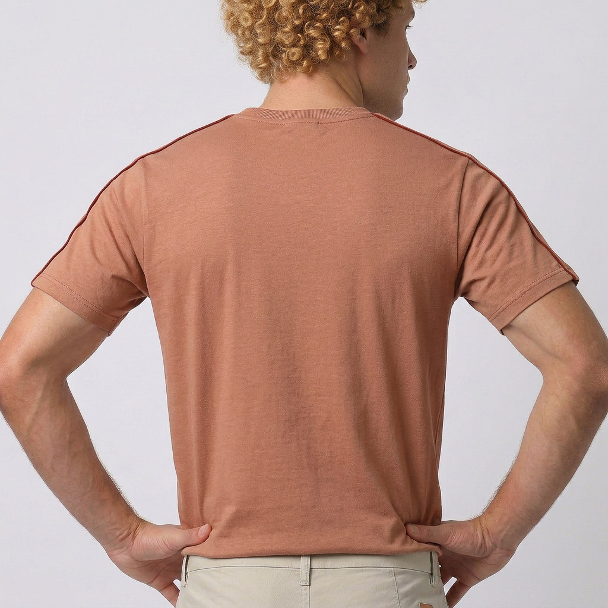Camiseta Casual com Recortes nos Ombros