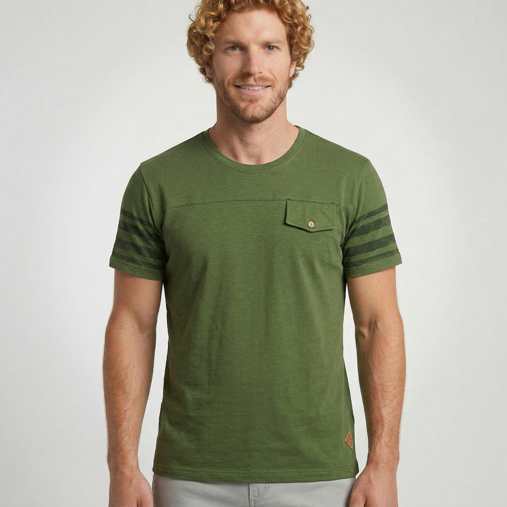 Camiseta Casual com Recorte e Lapela