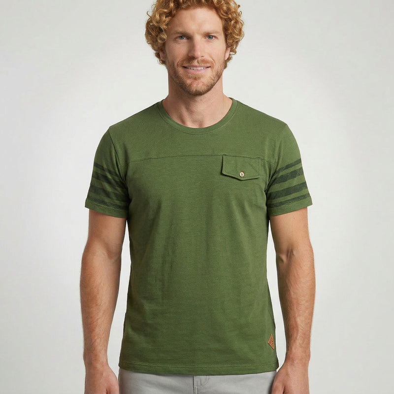 Camiseta Casual com Recorte e Lapela