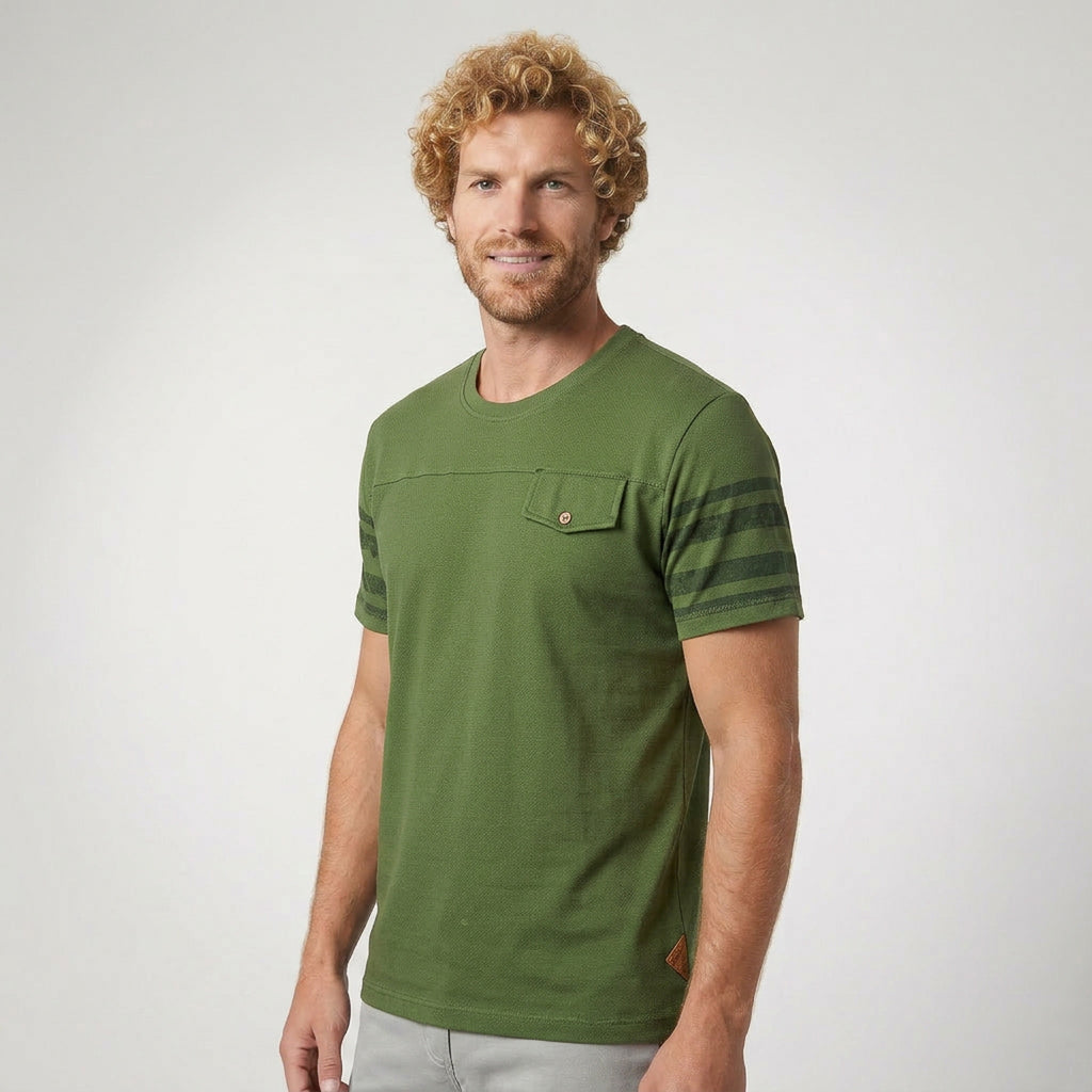 Camiseta Casual com Recorte e Lapela